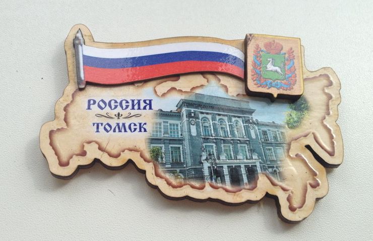 Магнит многослойный деревянный цветной Карта России с флагом